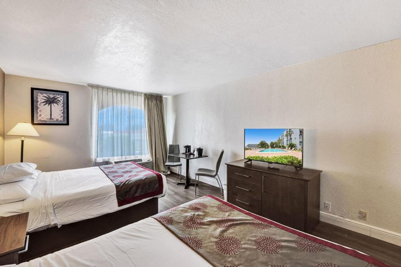Deluxe Queen Room Two Queen Beds