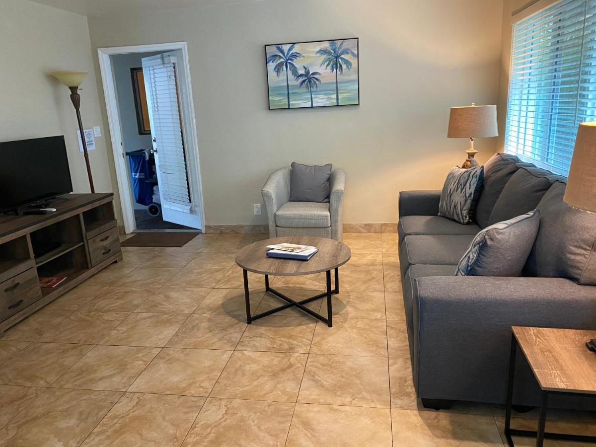 Deluxe Two Bedroom Suite 15 16
