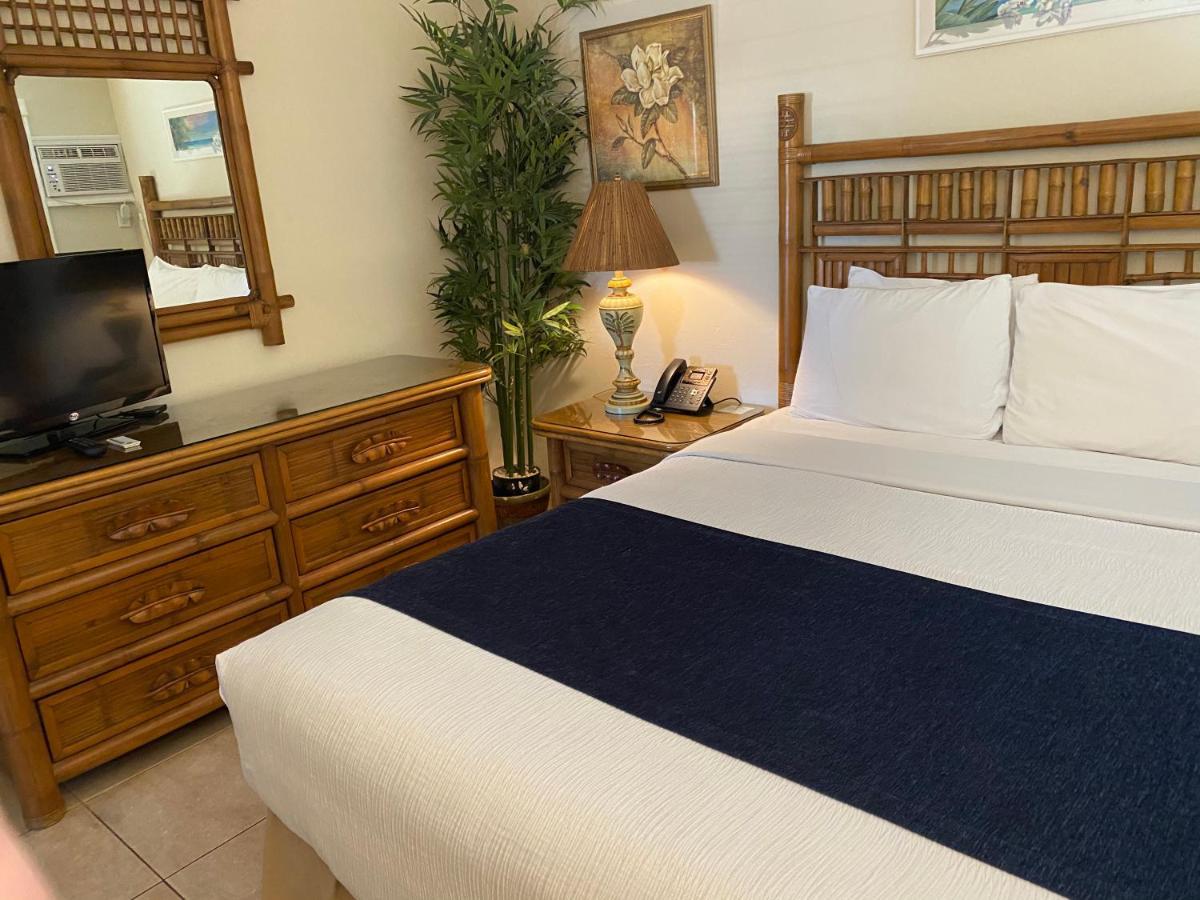 Queen One Bedroom Suite # 28
