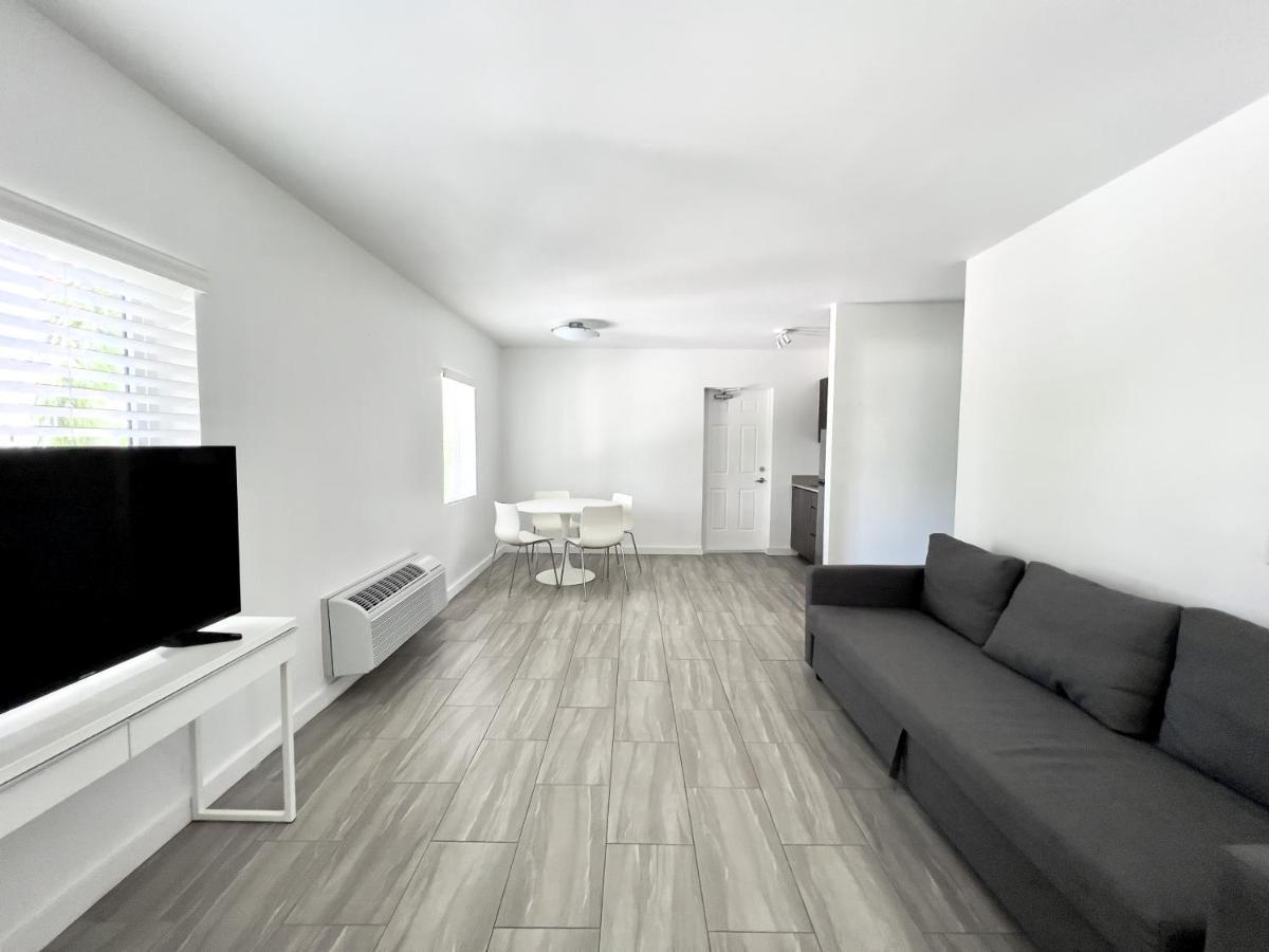 One-Bedroom Queen Suite