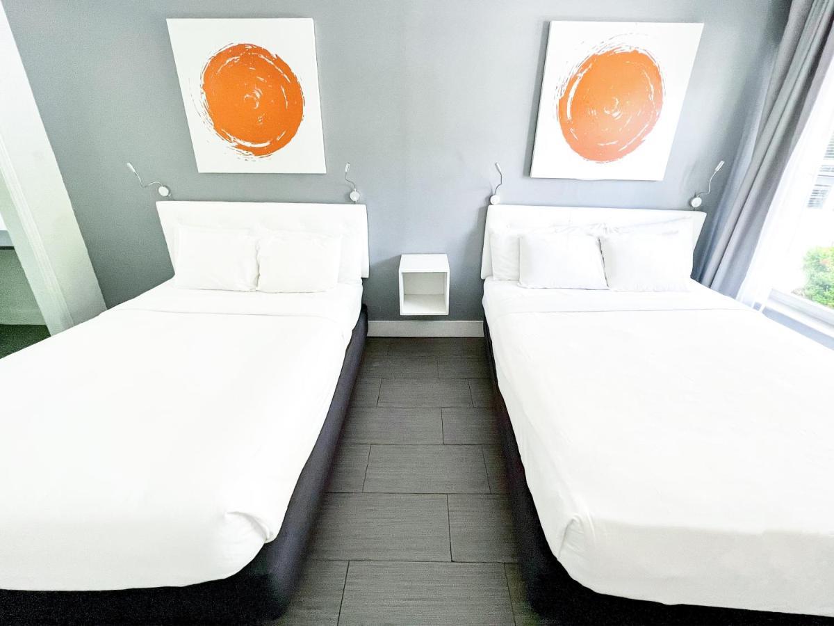 Studio Two Queen Beds