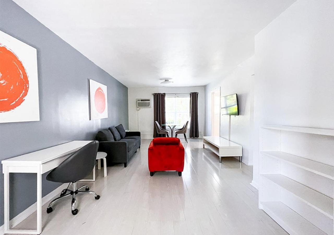 One-Bedroom Apartment King Bed