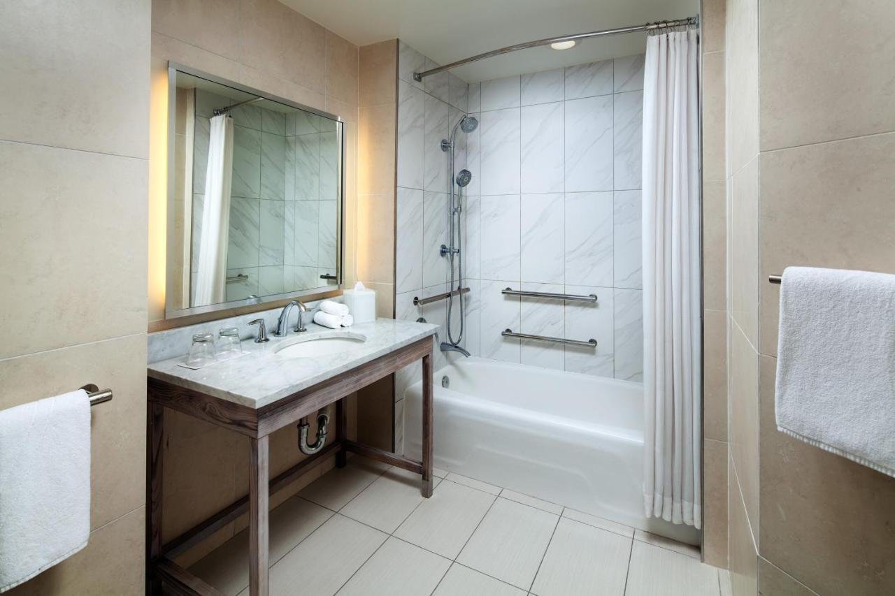 Superior Guest Room, 1 King, Ocean View, Balcony,1404565436:JPEG