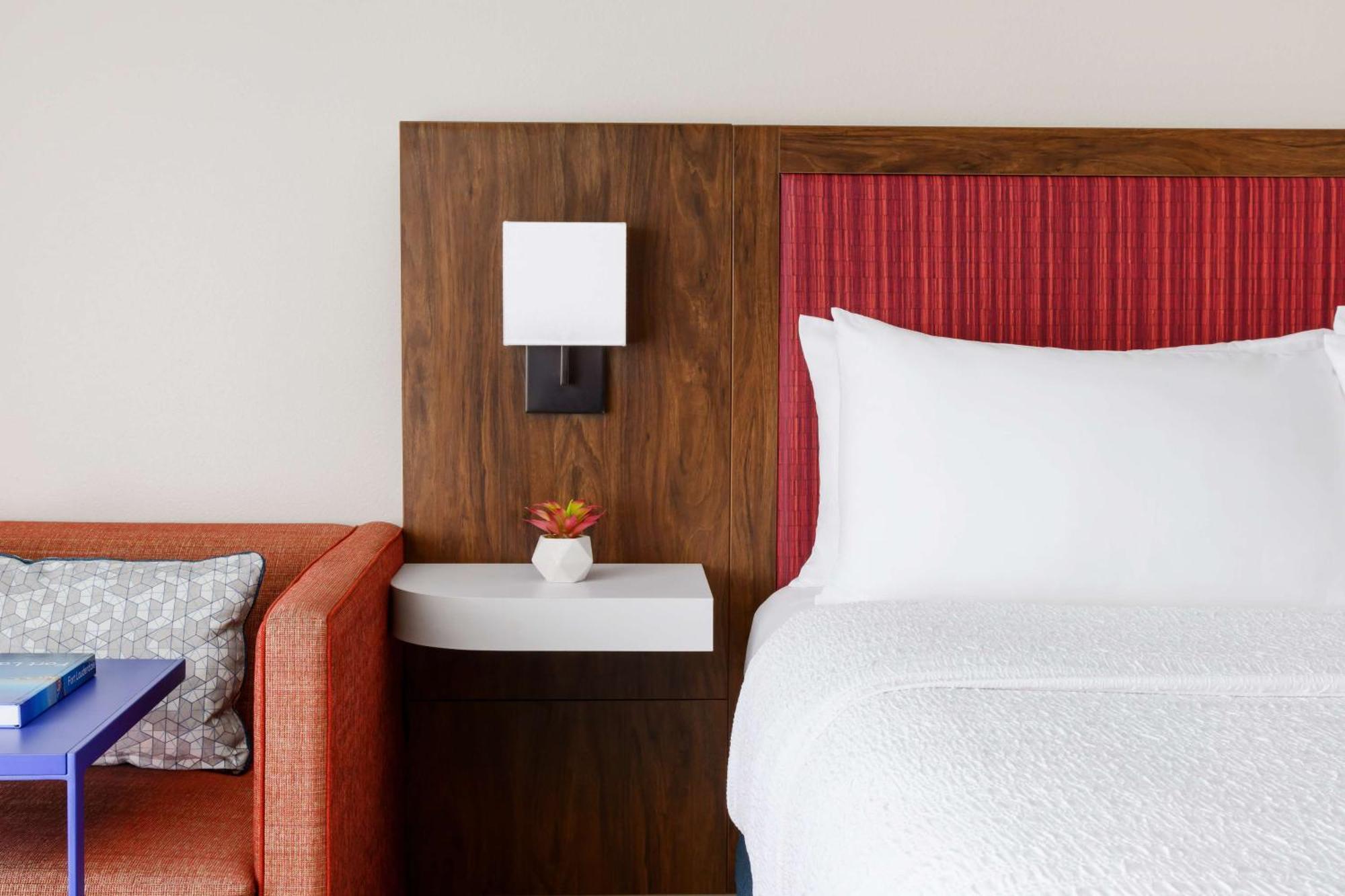 King Room with King Bed - Non-Smoking,1498940932:JPEG