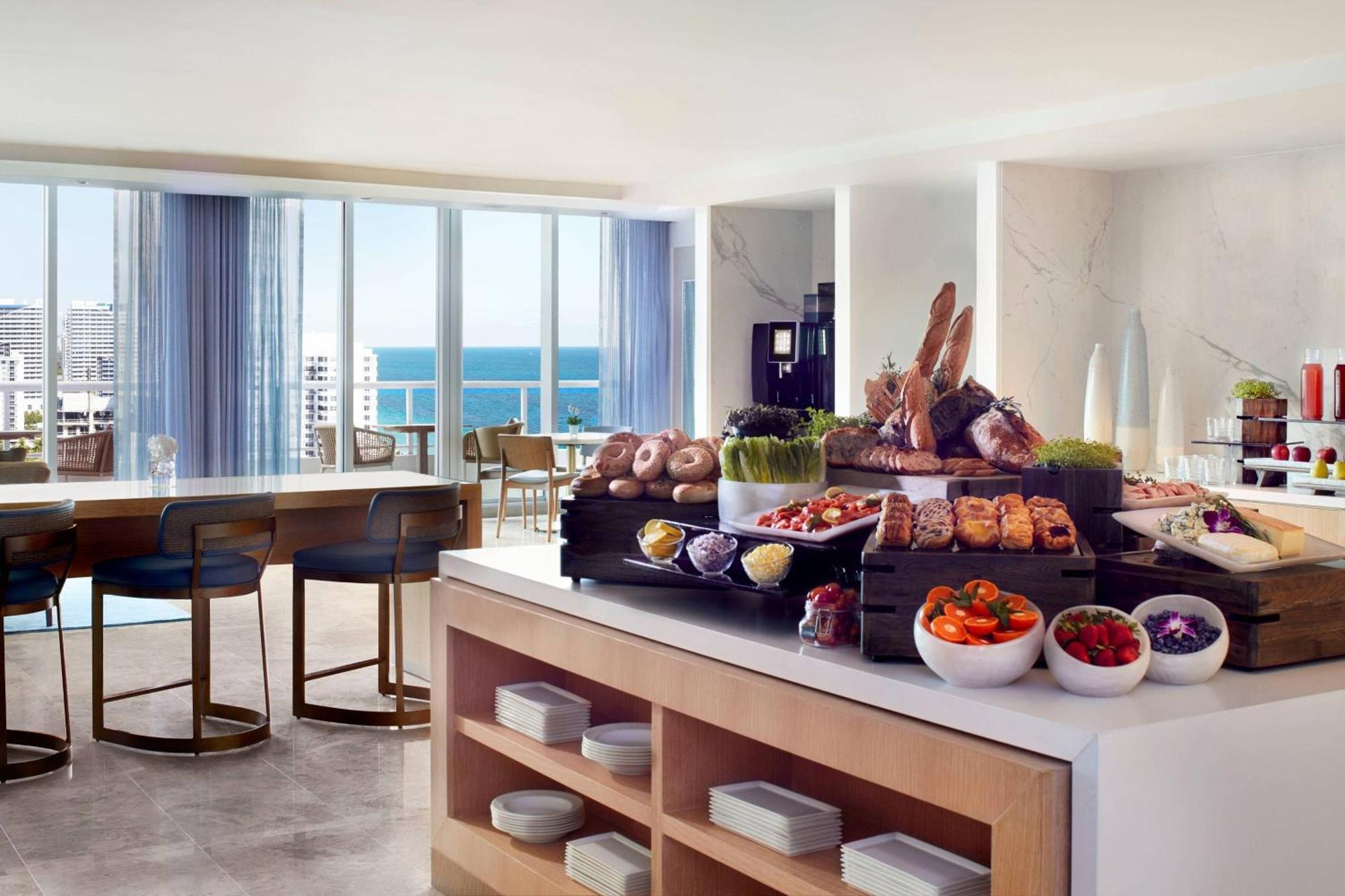 Oceanfront King Room Club Access
