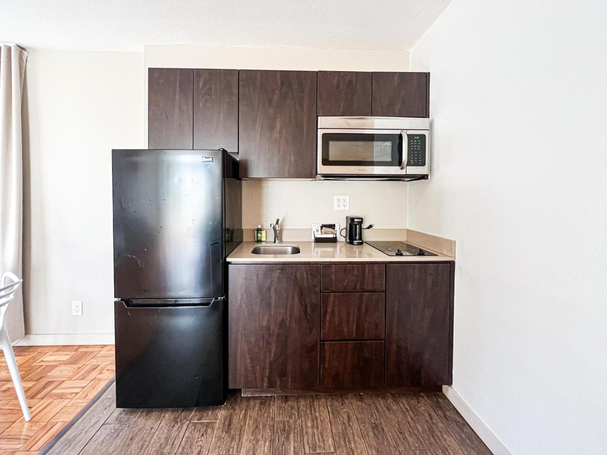One-Bedroom Apartment King Bed