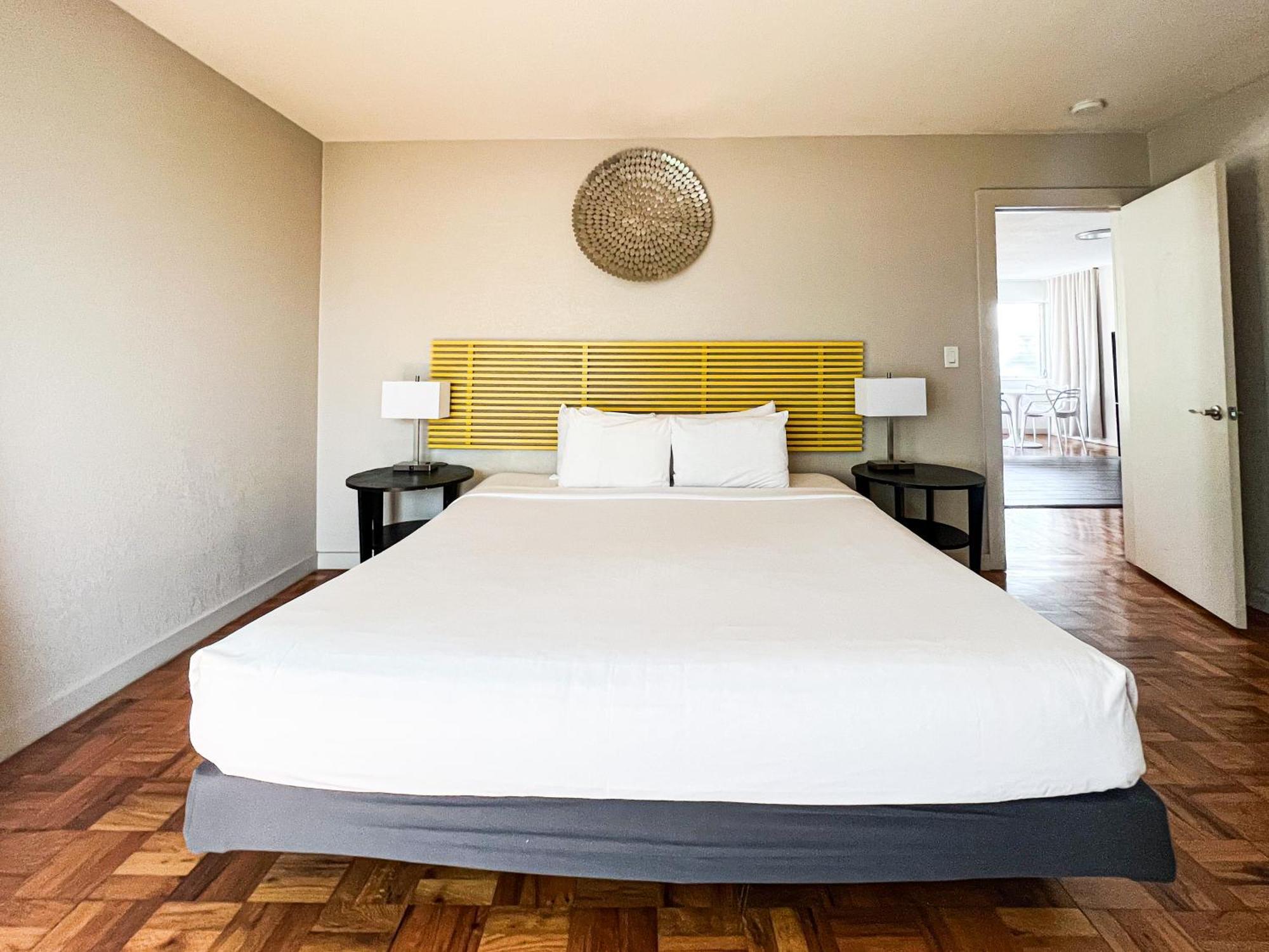 One-Bedroom Apartment King Bed