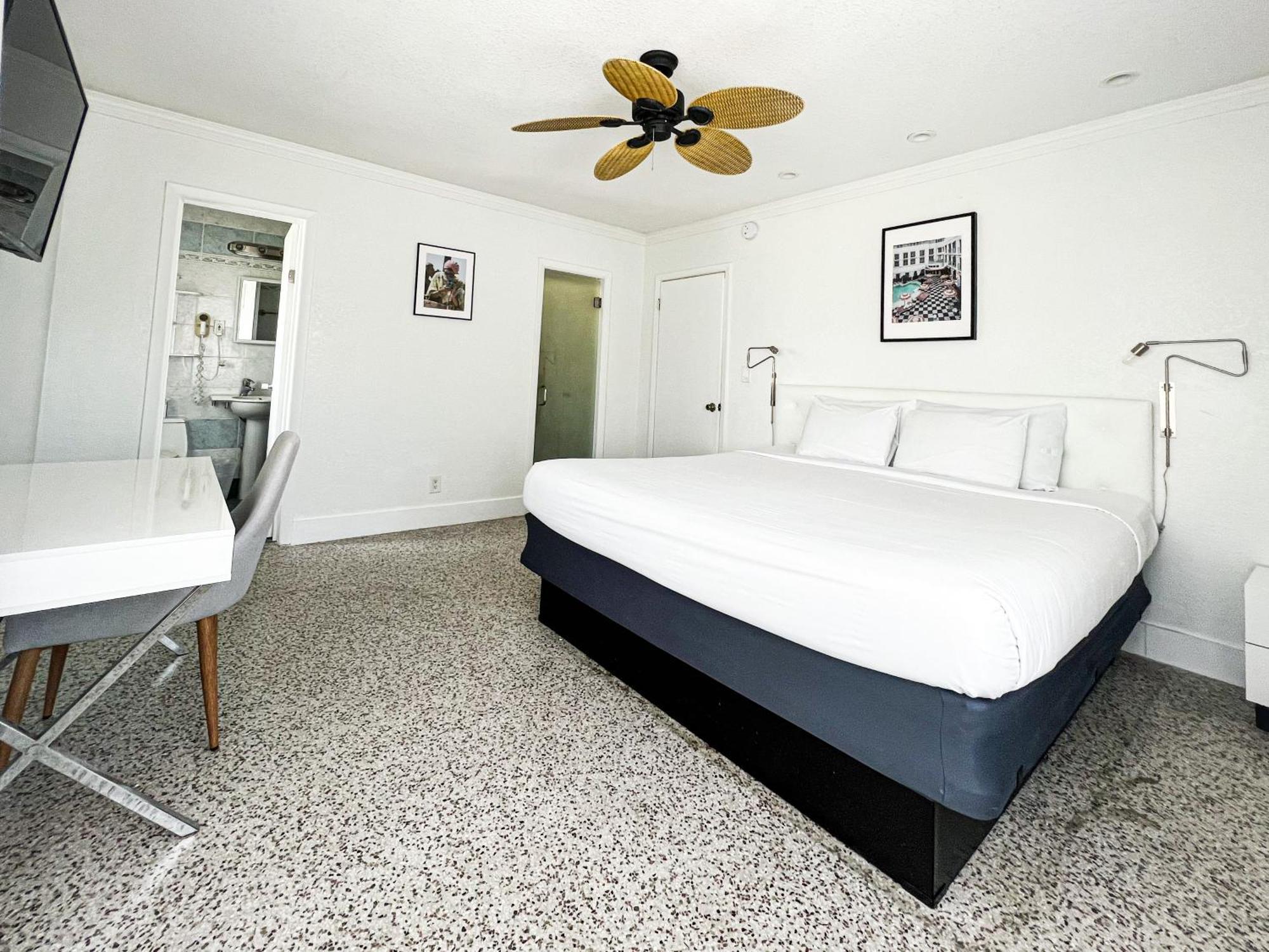 One-Bedroom Apartment King Bed