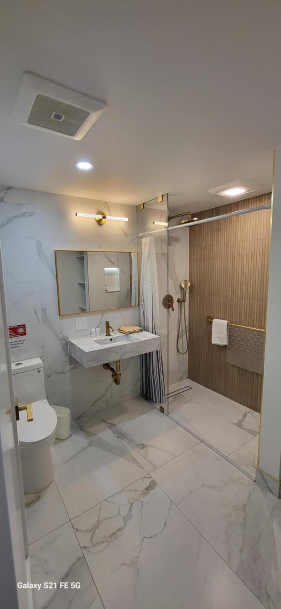 Deluxe Queen Studio,1588332744:JPEG