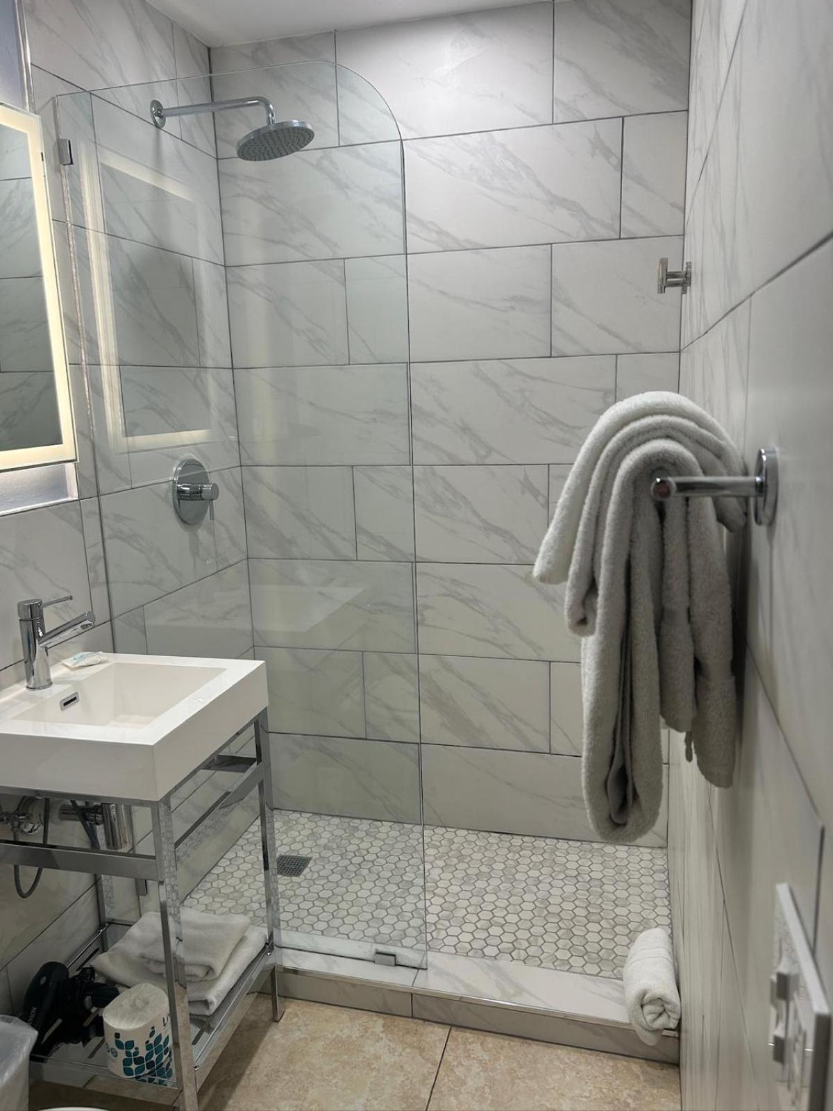 Deluxe Two Bedroom Suite 15 16