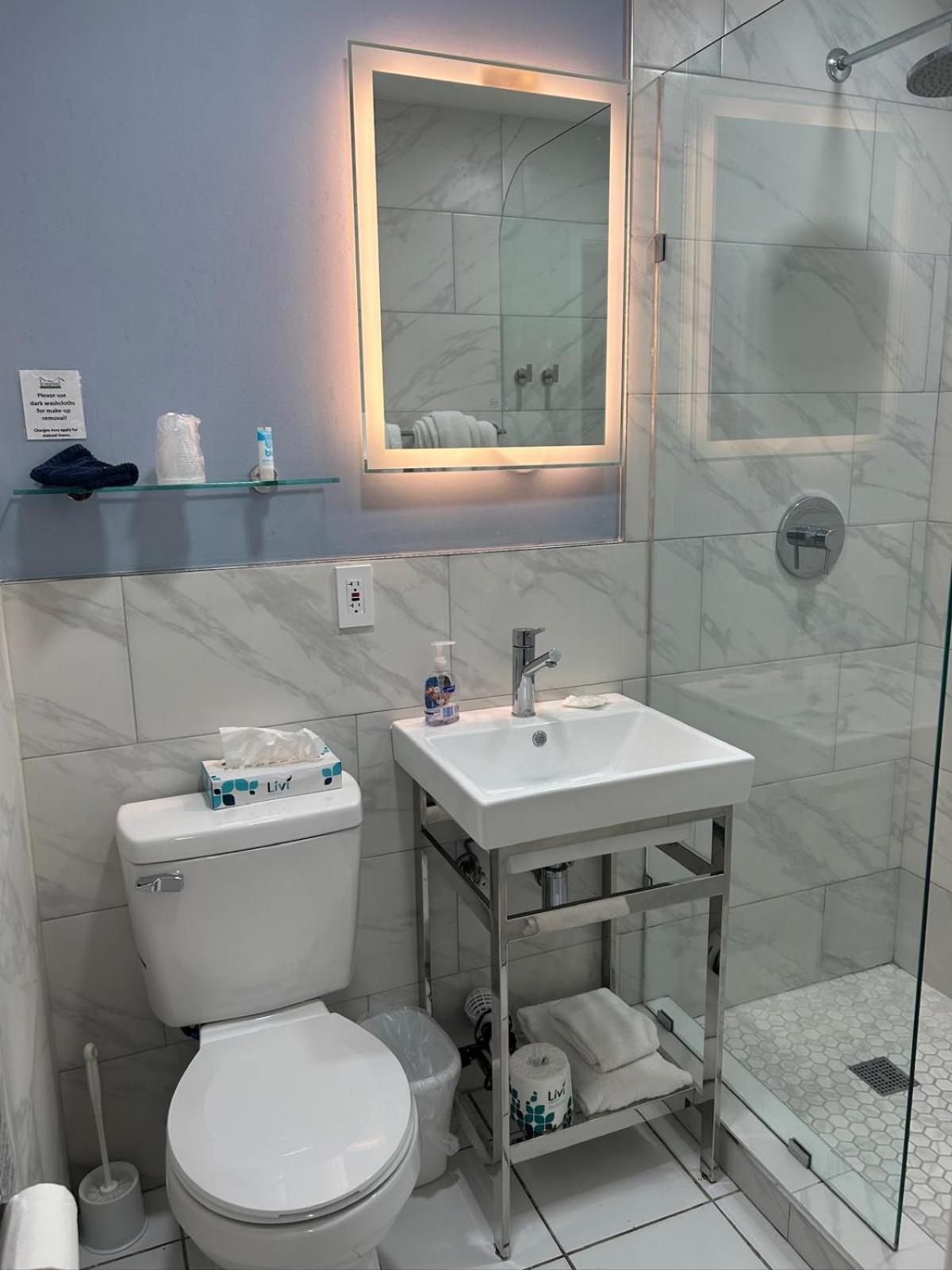 Deluxe Two Bedroom Suite 15 16