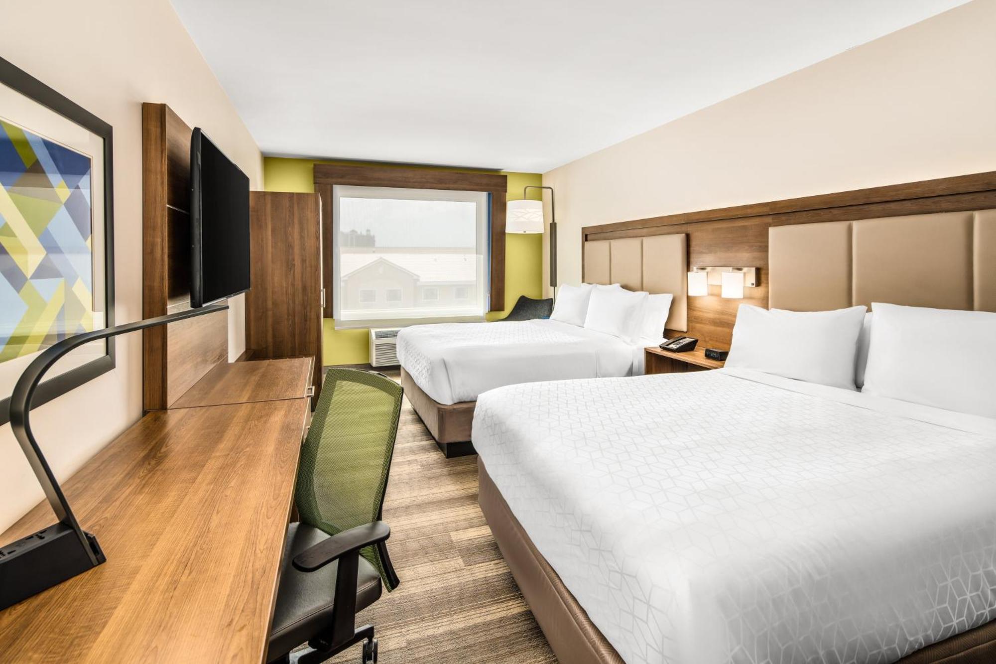 Queen Room Two Queen Beds Hearing Accessible Roll Shower Non-Smoking