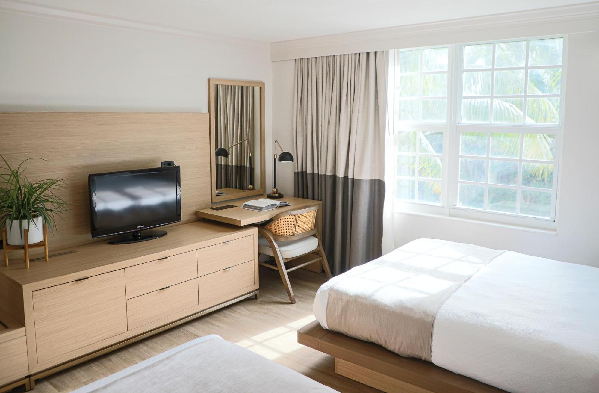 Superior Room Corner Balcony with 2 Queen Beds City View