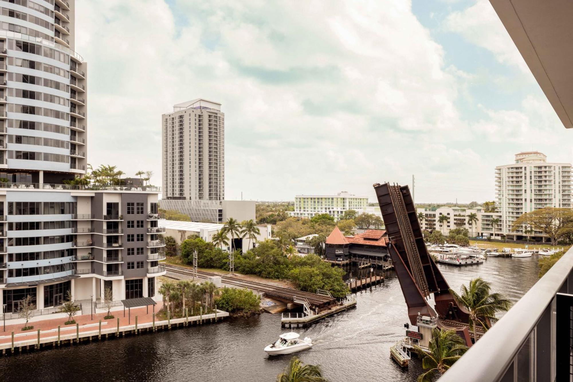 Three-Bedroom Apartment with Water View,1658851887:JPEG