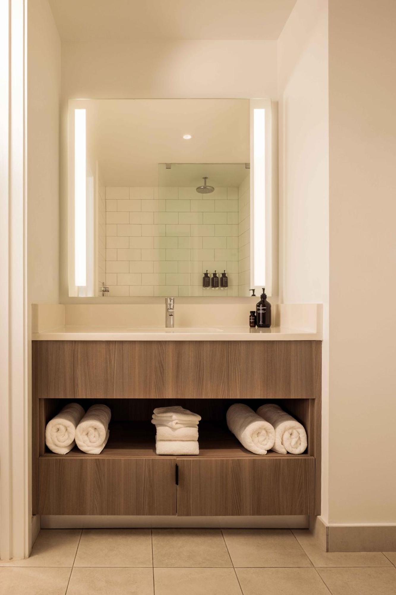 Three-Bedroom Apartment with Water View,1658851915:JPEG