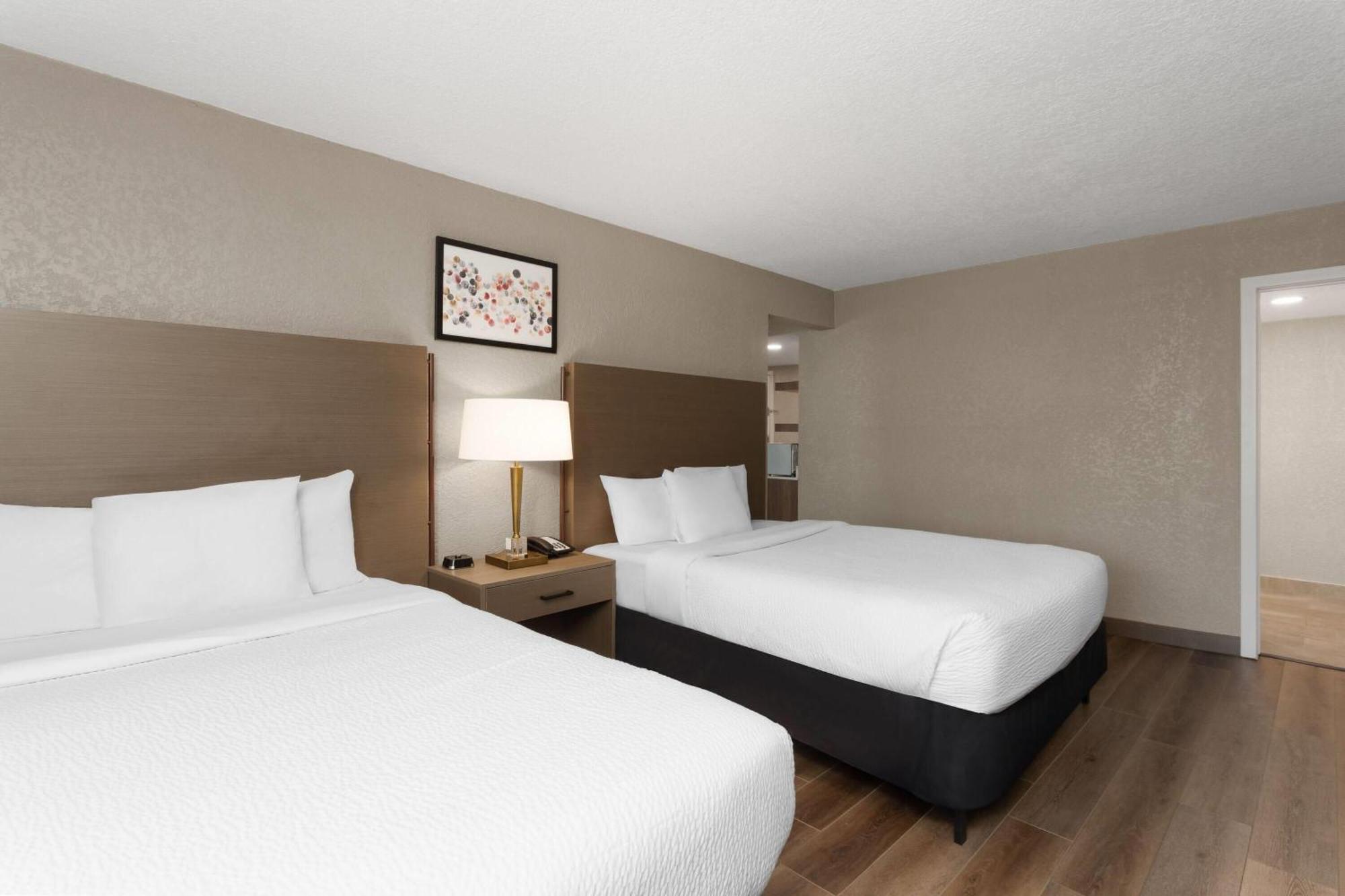 Suite Two Queen Beds Non-Smoking