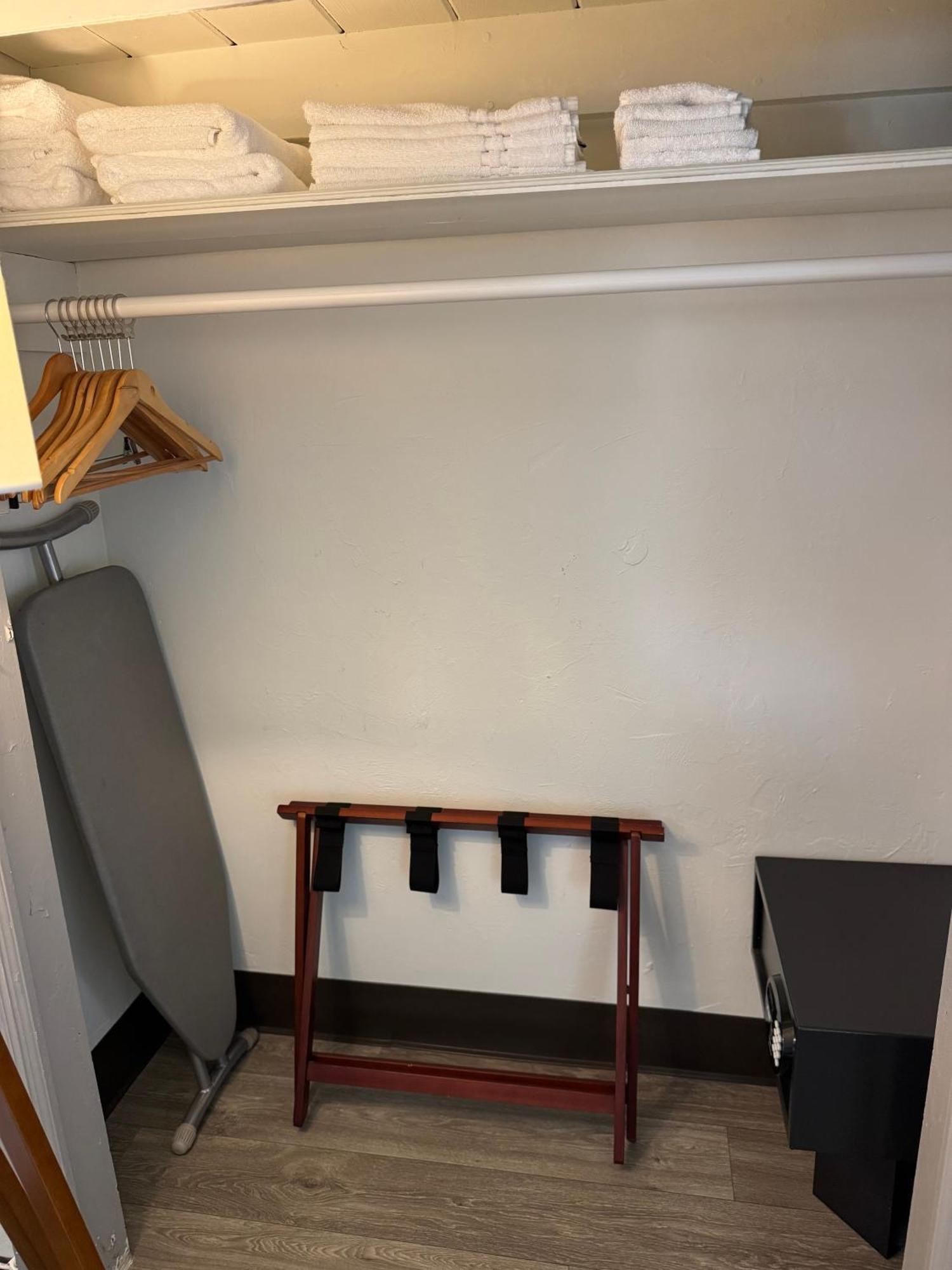 1 Bedroom Deluxe Traditional Building