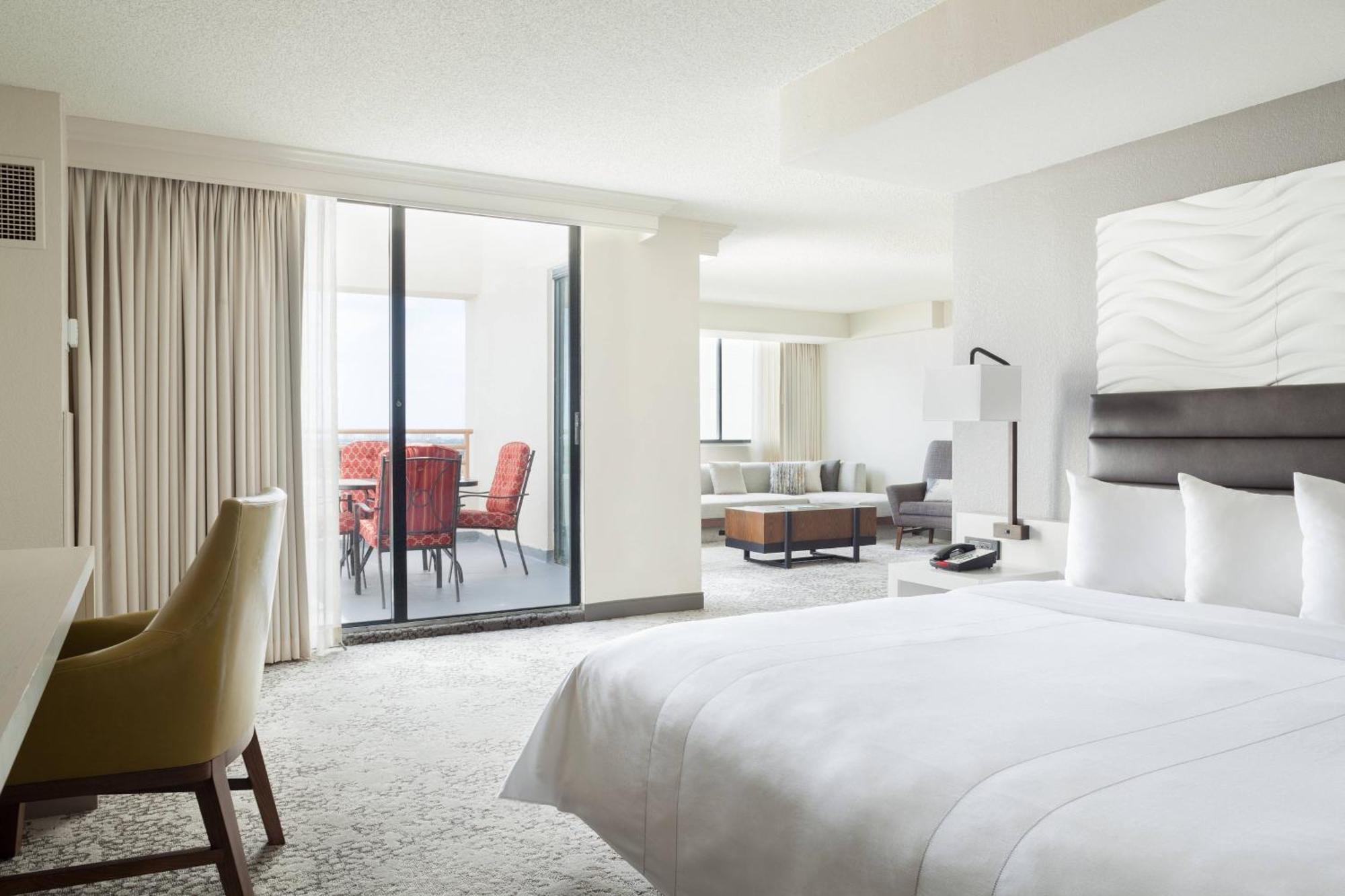 Concierge level 1 Bedroom Suite 1 King High floor,1705816175:JPEG
