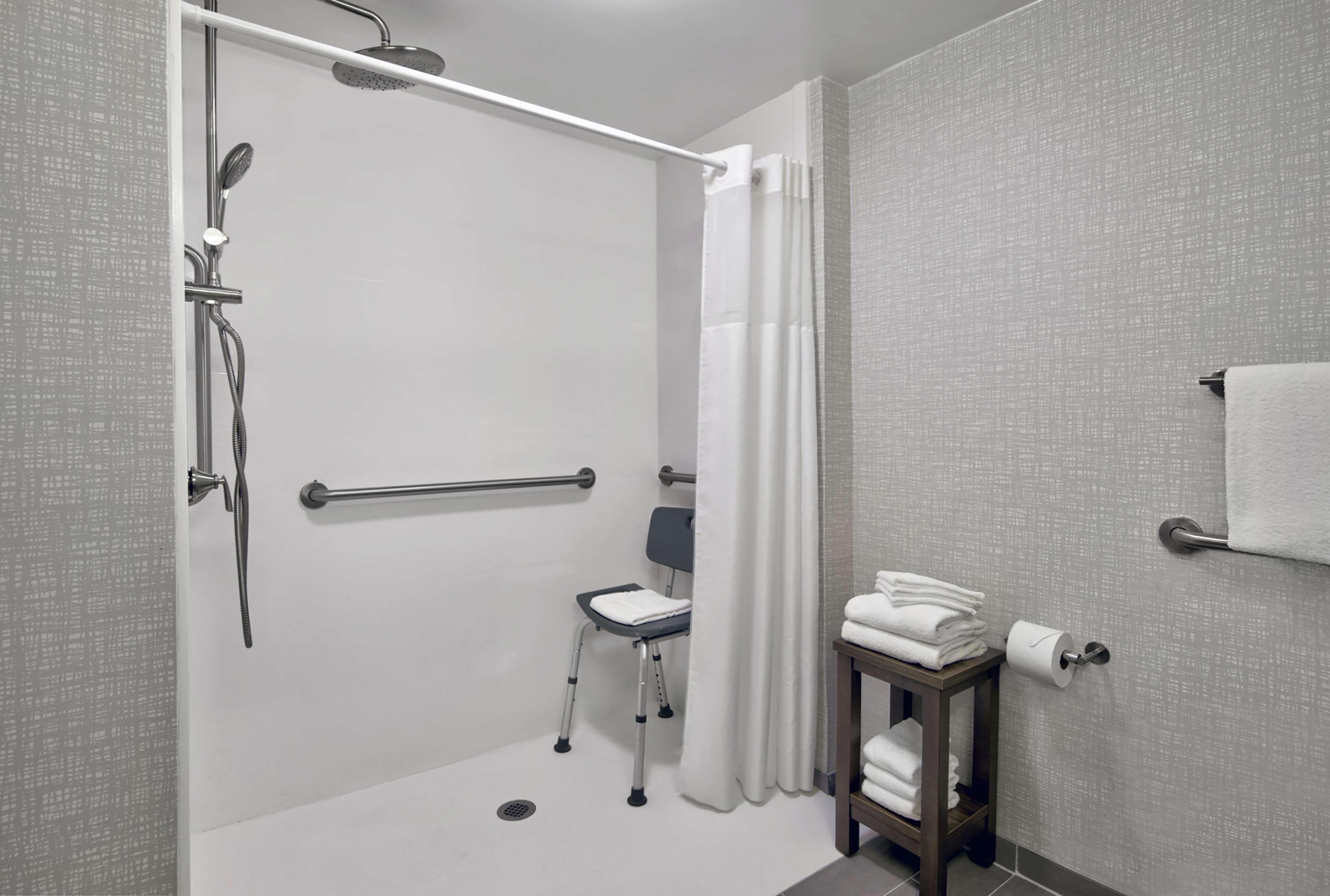 King Room Accessible Tub Mobility Hearing Access or Non-Smoking