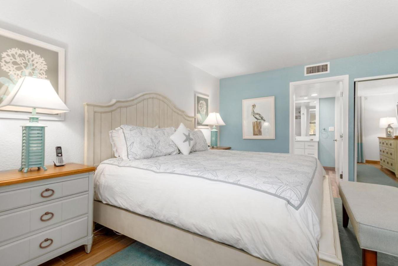 One-Bedroom Apartment Balcony Sea View