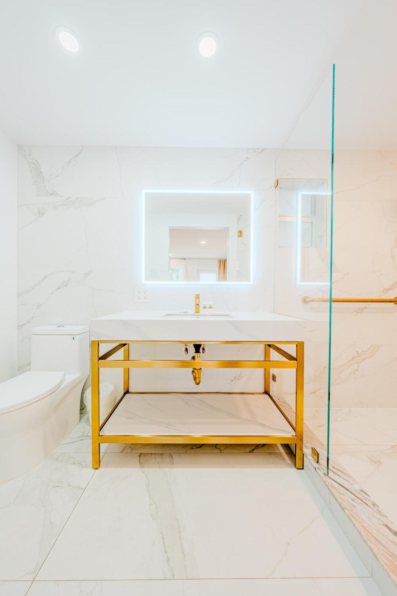 Deluxe King Studio,1743124994:JPEG