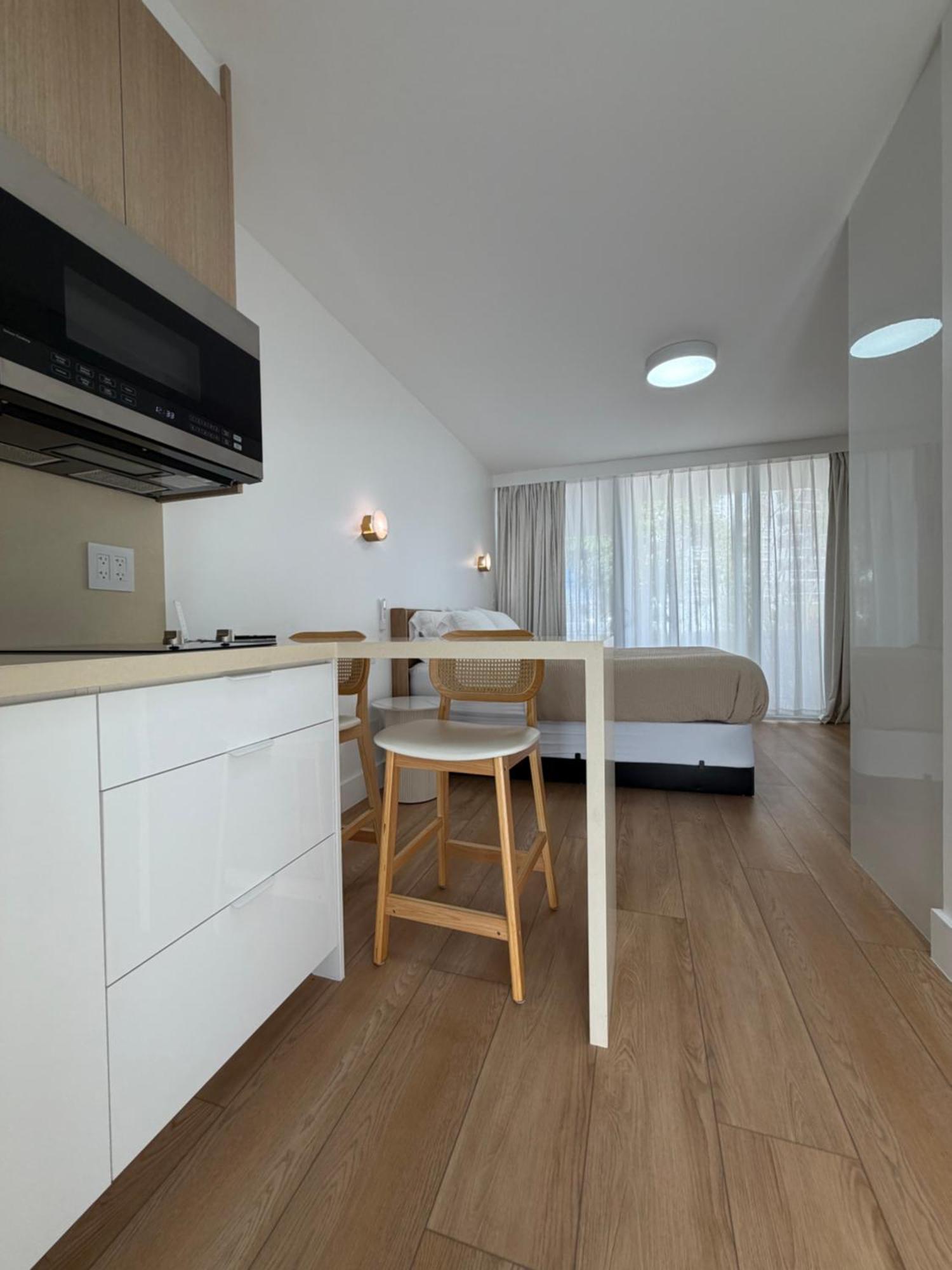 Queen Studio,1743151685:JPEG