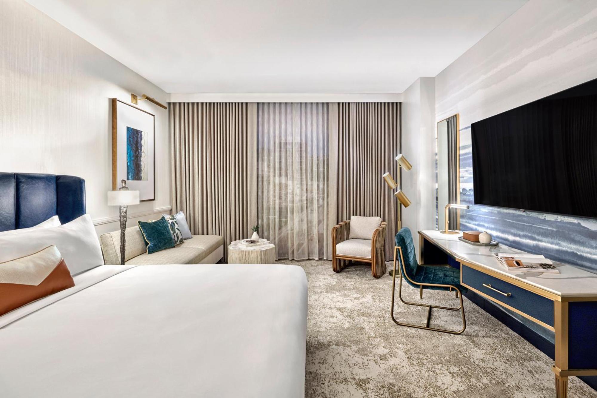 Accessible Premier Balcony Room 1 King Bed