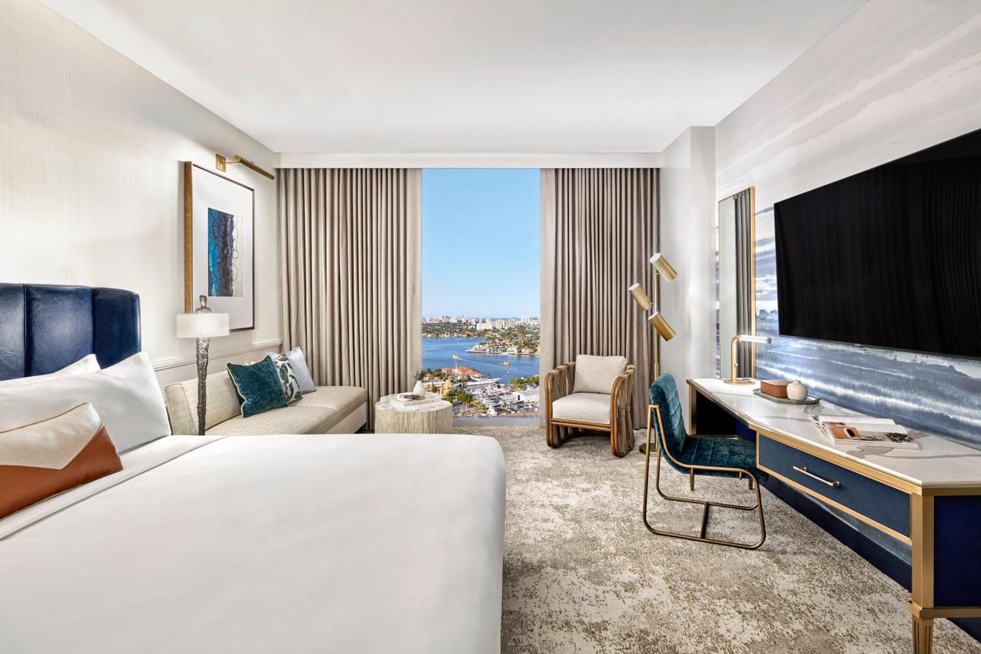 Accessible Premier Balcony Room 1 King Bed