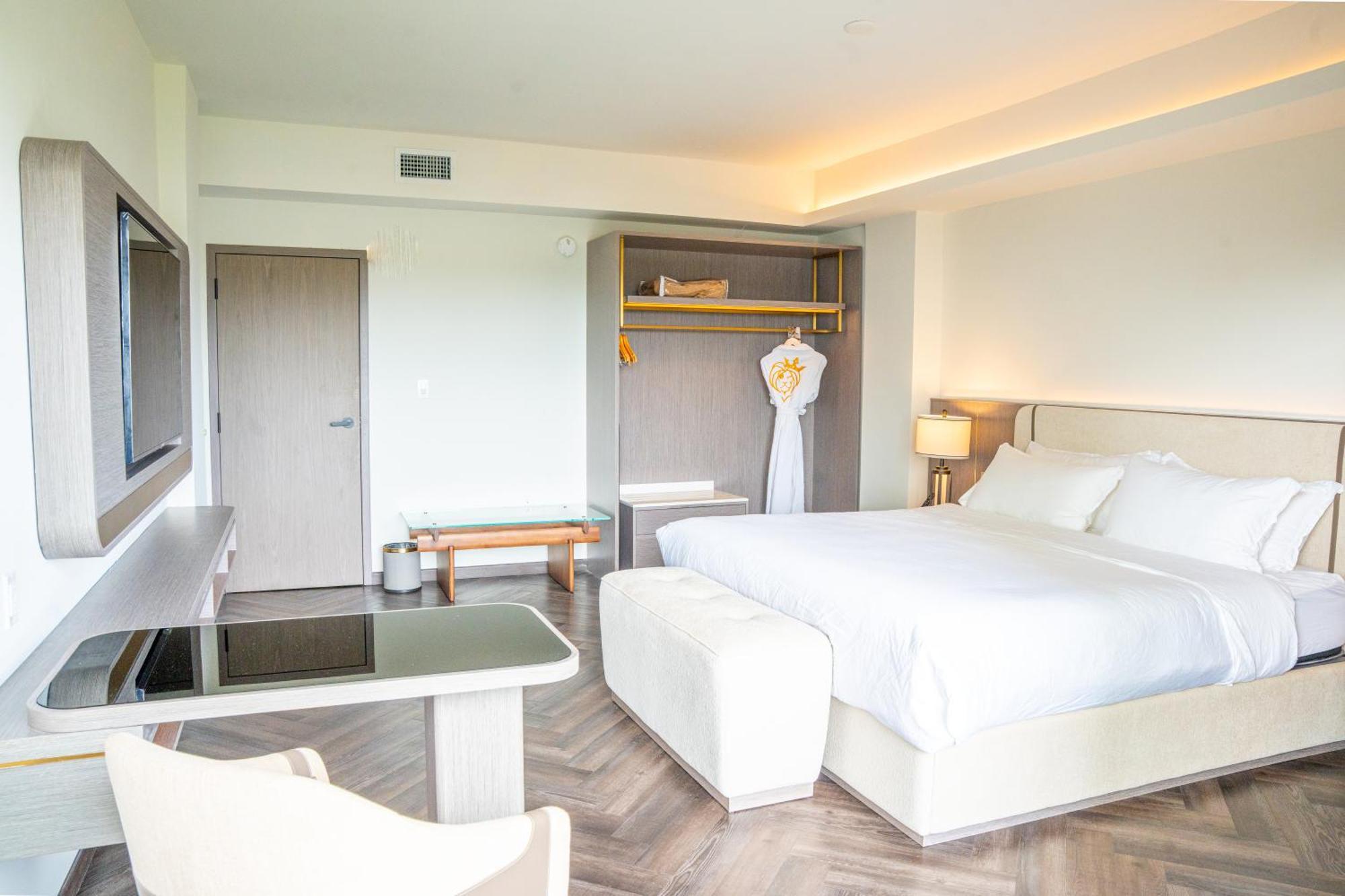 Two-Bedroom Deluxe King Suite Sunset View Non-Smoking