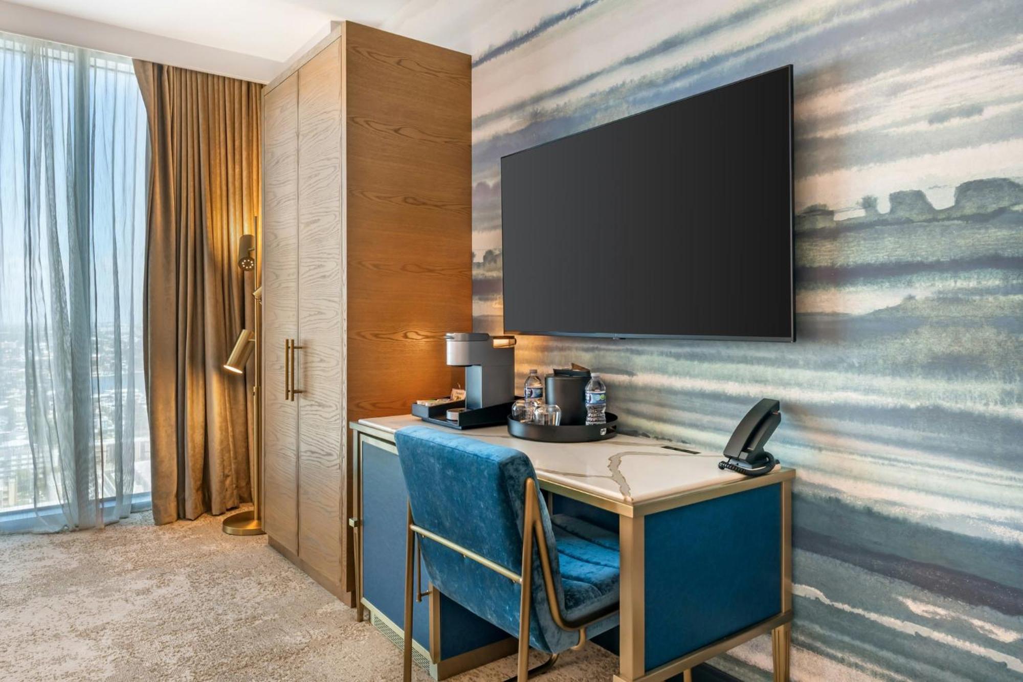 Accessible Deluxe Room 1 King Bed