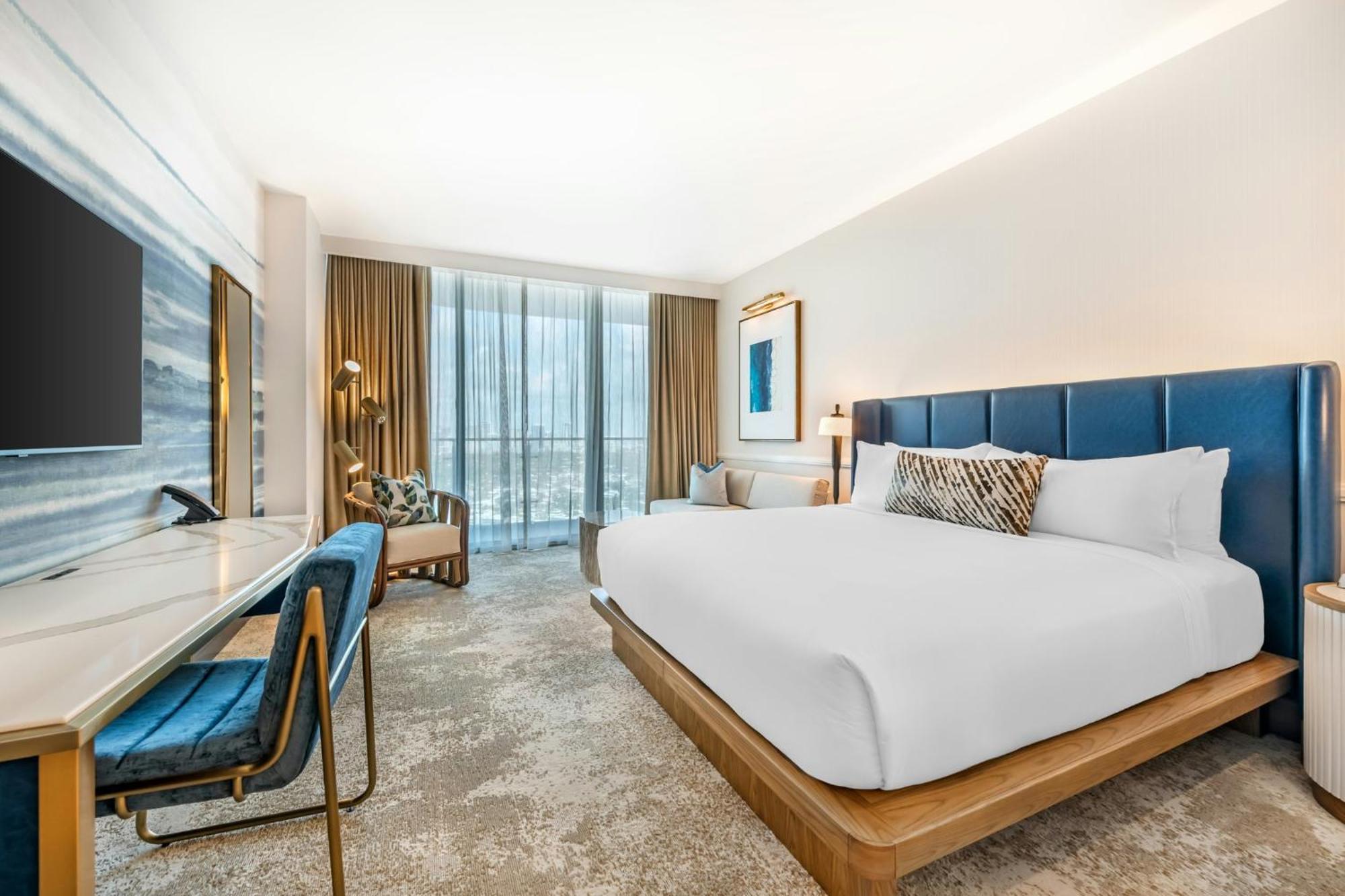 Accessible Premier Balcony Room 1 King Bed