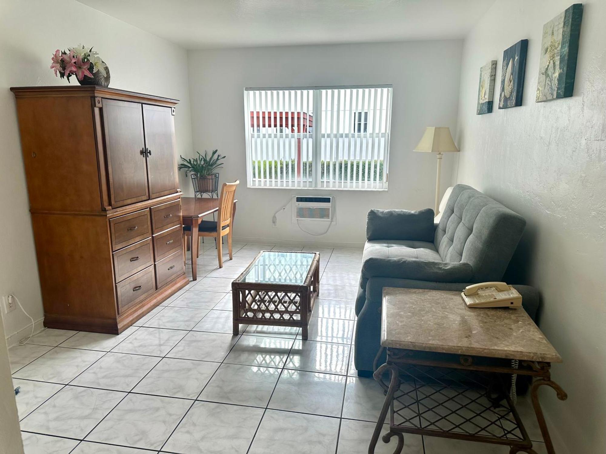One-Bedroom King Suite