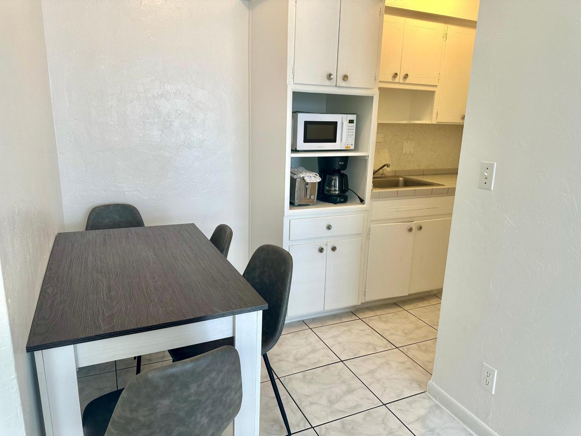 One-Bedroom King Suite