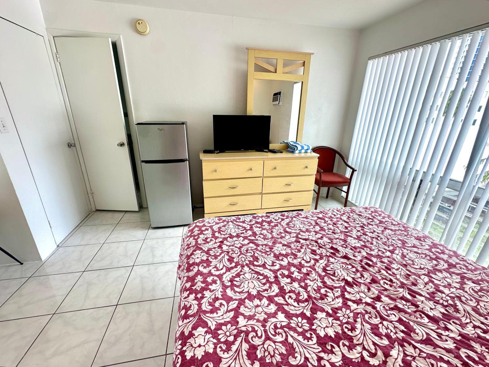 Standard Queen Room