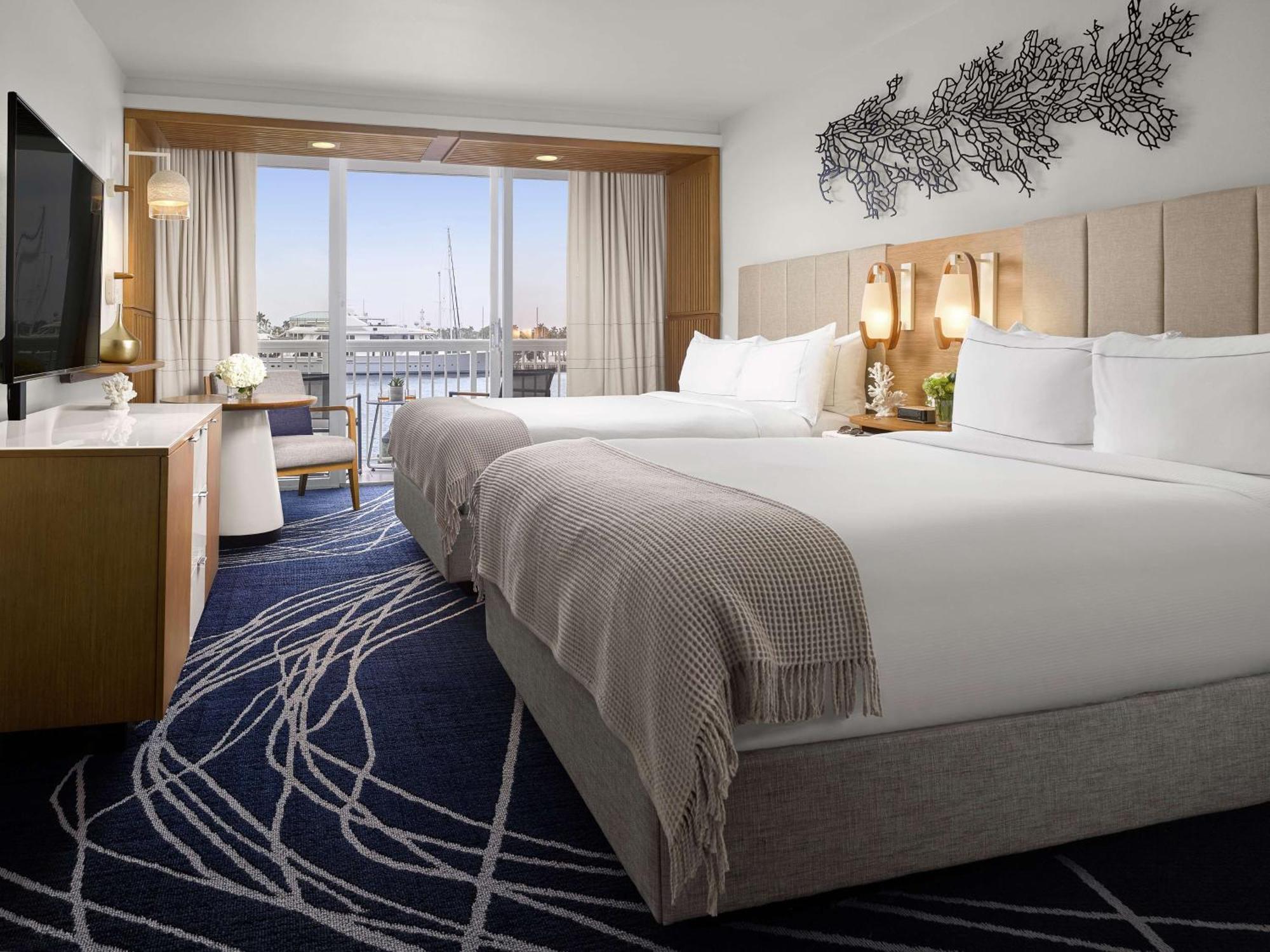 Double Room with Two Double Beds, Balcony and Water View - Exterior Hall
