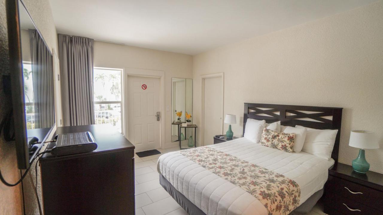 Deluxe Studio,968784952:JPEG