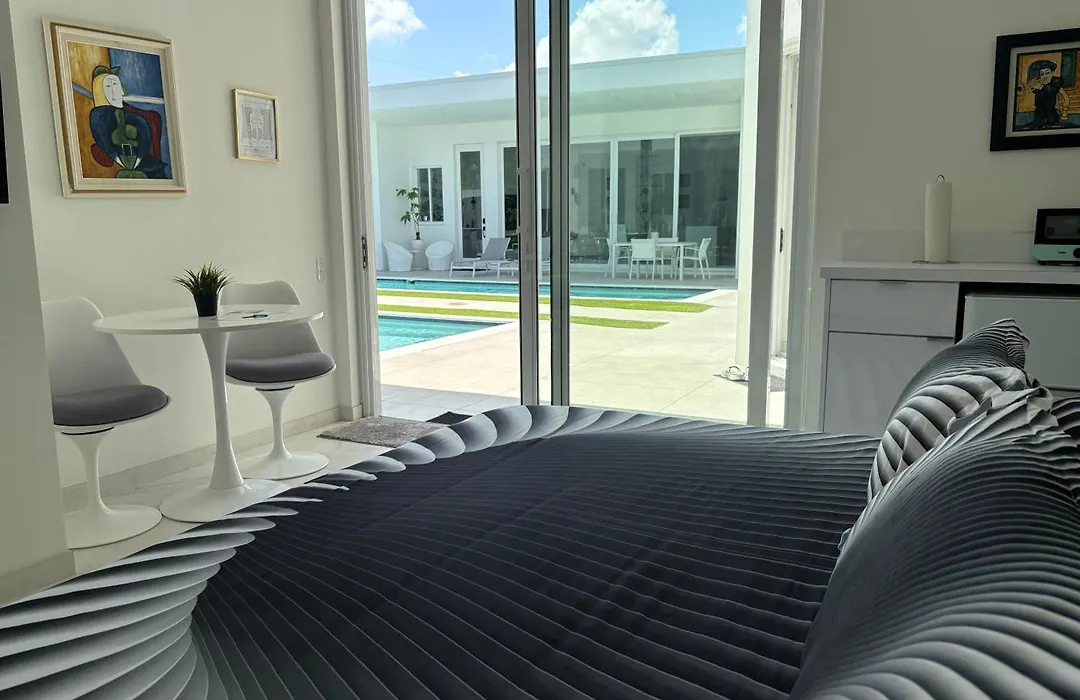 Men Only Clothing Option Guesthouse Near Wilton Manors-1