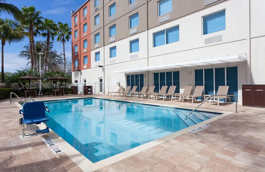 Holiday Inn Express Hotel & Suites Fort Lauderdale Airport/Cruise Port By Ihg-1