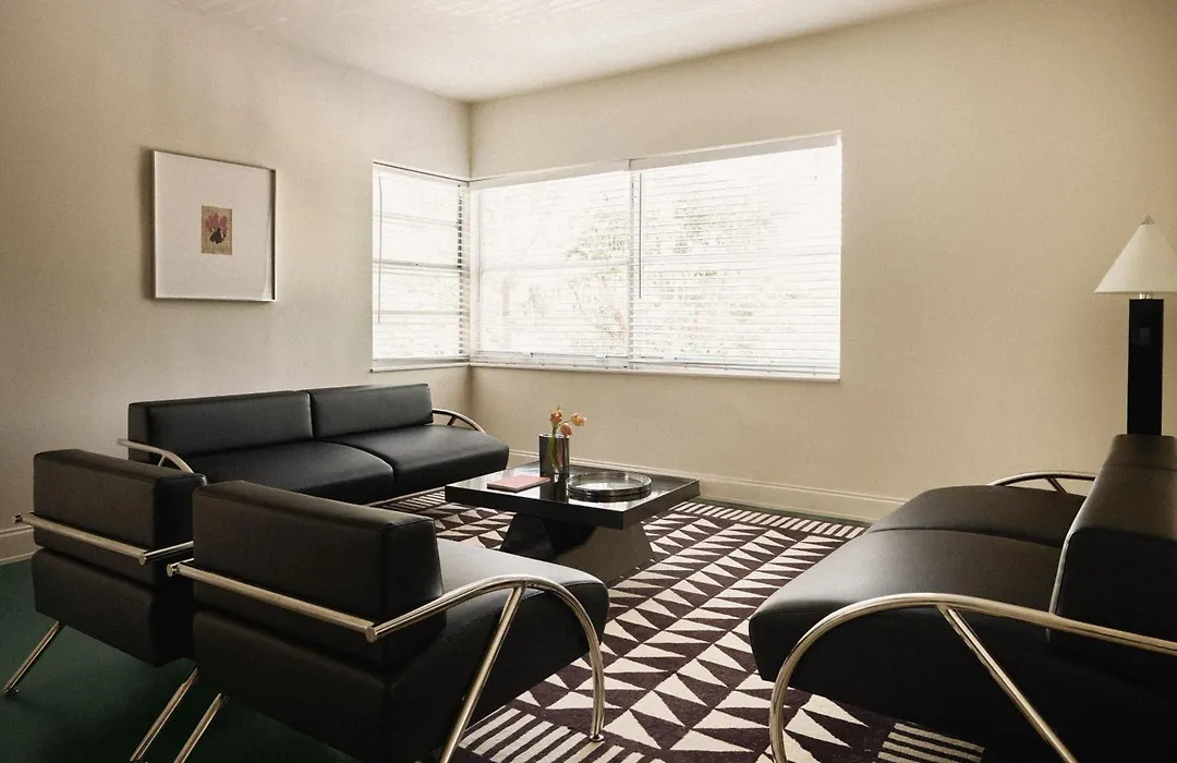 Perroquet Hotel-1